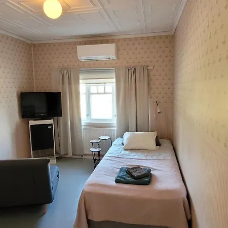 Liekorannan Majatalo- Kodinomaista Rautatieasemaa Vastapaeaetae Sastamala