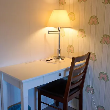 Liekorannan Majatalo- Kodinomaista Rautatieasemaa Vastapaeaetae *