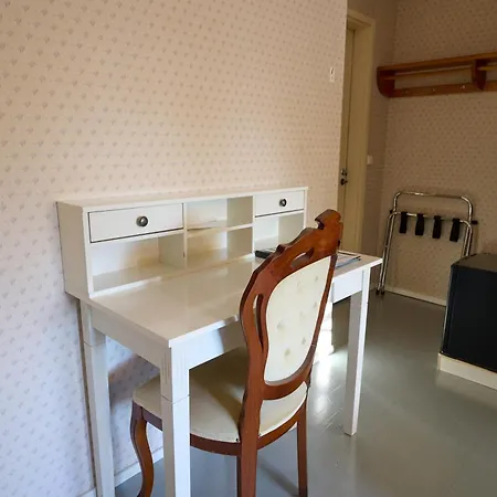 Liekorannan Majatalo- Kodinomaista Rautatieasemaa Vastapaeaetae * Sastamala