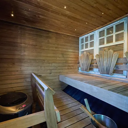 Liekorannan Majatalo- Kodinomaista Rautatieasemaa Vastapaeaetae Πανδοχείο *